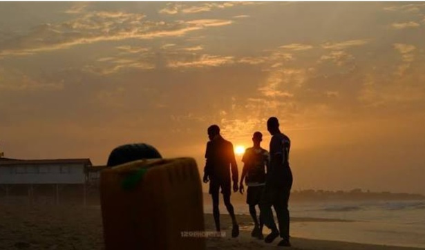 Guédiawaye : un jeune couple surpris en plein rapport sexuel sur la plage de Gadaye Guédiawaye : un jeune couple surpris en plein rapport sexuel sur la plage de Gadaye