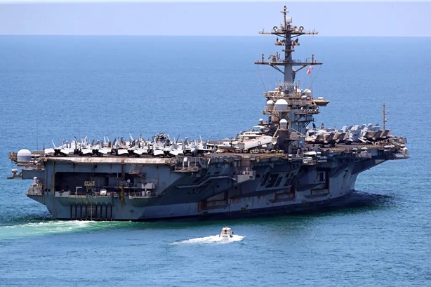 États-Unis : le porte-avions USS Abraham Lincoln quitte la Thaïlande après cinq jours d’escale