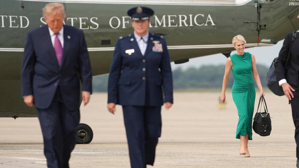 États-Unis: Donald Trump offre 45 000 dollars en liquide en cadeau à trois assistantes et suscite la polémique