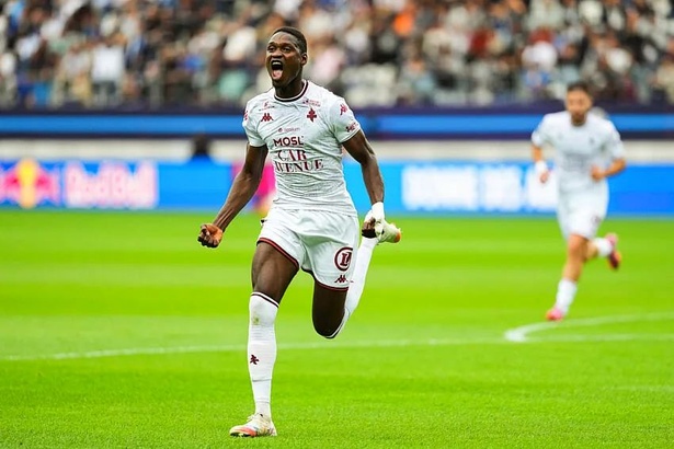 Sadibou Sané : le nouveau roc que Patrick Vieira pourrait lancer avec les Lions Sadibou Sané : le nouveau roc que Patrick Vieira pourrait lancer avec les Lions