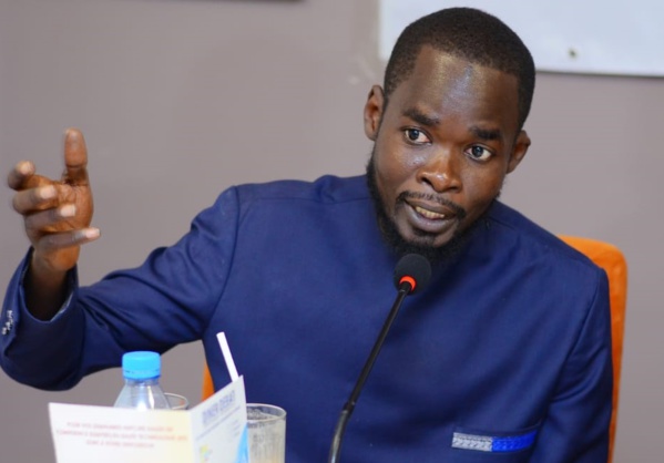 « Nous ne nous laisserons pas intimider » : 20 organisations font bloc autour de Babacar Ba