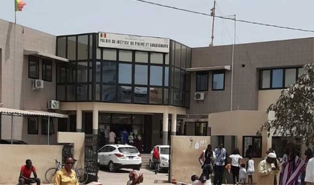 Rox face à la justice Sénégalaise: nationalité allemande, lourdes accusations et intervention de Berlin, ce qu’il faut savoir Rox face à la justice Sénégalaise: nationalité allemande, lourdes accusations et intervention de Berlin, ce qu’il faut savoir