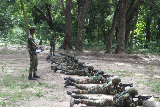 ENOA : les élèves officiers à l’épreuve de la « vie en campagne » ENOA : les élèves officiers à l’épreuve de la « vie en campagne »