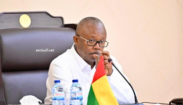 Empêché de rentrer à Bissau par l’armée, Umaro Sissoco Embaló réagit par un message de... Empêché de rentrer à Bissau par l’armée, Umaro Sissoco Embaló réagit par un message de...
