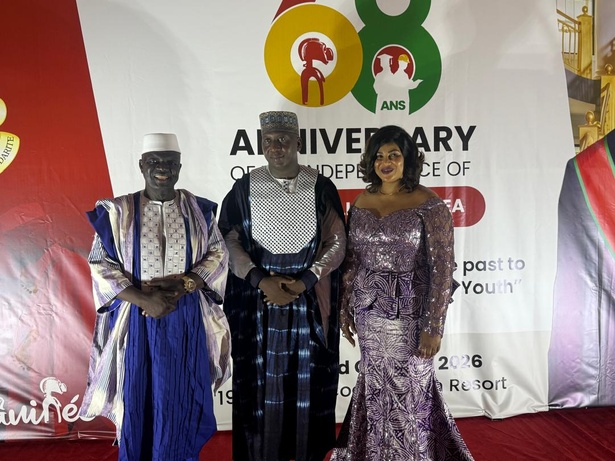 Gambie : Un gala haut en couleur pour célébrer l’indépendance de la Guinée Gambie : Un gala haut en couleur pour célébrer l’indépendance de la Guinée