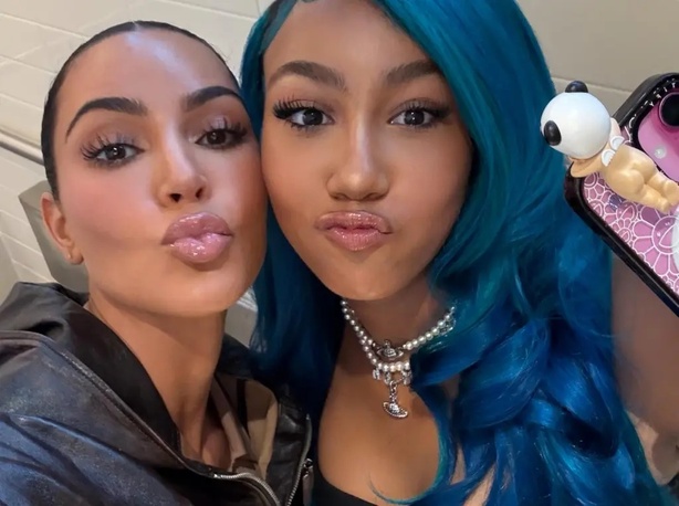 Kim Kardashian : sa fille North West, 13 ans, déjà accro aux projecteurs Kim Kardashian : sa fille North West, 13 ans, déjà accro aux projecteurs