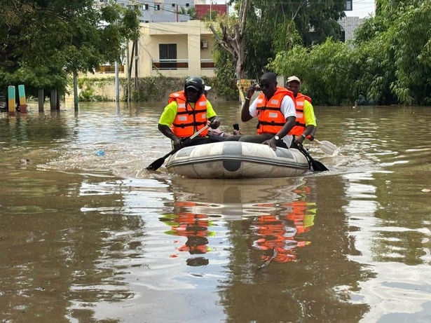 Inondations à Dakar : Hann Bel-Air durement touchée, des habitants évacués... Inondations à Dakar : Hann Bel-Air durement touchée, des habitants évacués...