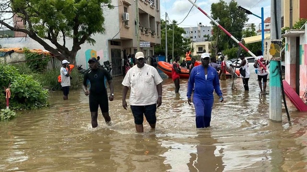 Inondations à Dakar : Hann Bel-Air durement touchée, des habitants évacués... Inondations à Dakar : Hann Bel-Air durement touchée, des habitants évacués...