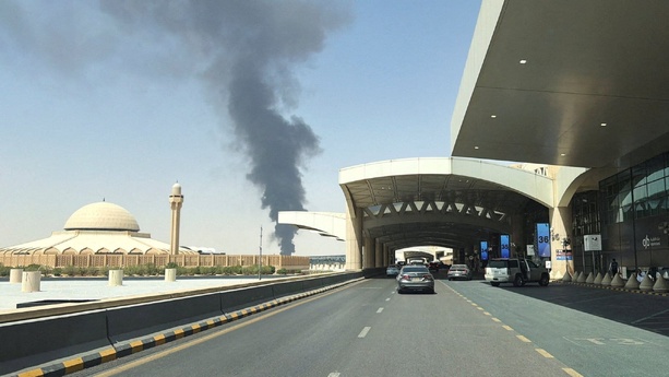 Arabie saoudite : l’aéroport international de Riyad frappé par un missile, des dizaines de blessés et plusieurs vols suspendus