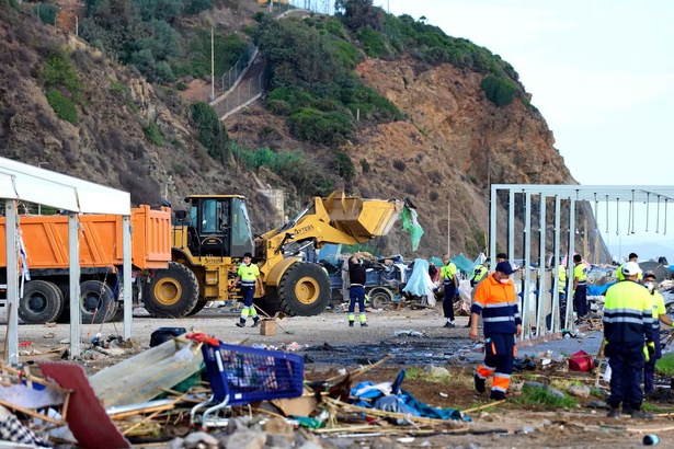 Espagne : à deux jours de la visite du roi Felipe VI, les autorités démantèlent le dernier grand camp de migrants à Ceuta