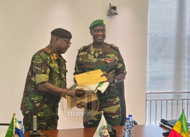 CEDEAO : l’amiral Oumar Wade prend la présidence du Comité des chefs d’état-major de la défense CEDEAO : l’amiral Oumar Wade prend la présidence du Comité des chefs d’état-major de la défense