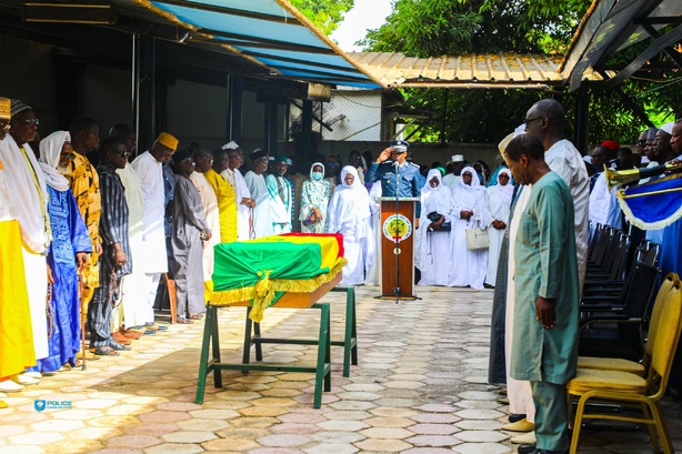 Décès du Contrôleur général Abdoulaye Diop : la Police nationale rend un dernier hommage à son ancien directeur Décès du Contrôleur général Abdoulaye Diop : la Police nationale rend un dernier hommage à son ancien directeur
