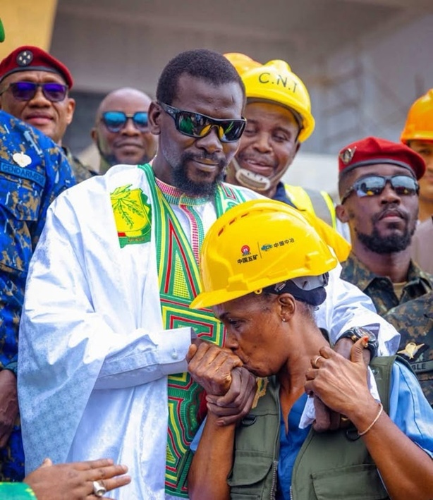Guinée : Mamadi Doumbouya met fin à des décennies d'incertitude foncière à Simbaya et sur l'île de Kassa Guinée : Mamadi Doumbouya met fin à des décennies d'incertitude foncière à Simbaya et sur l'île de Kassa