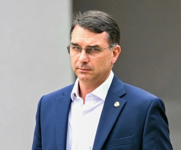 Brésil : battu par Lula, Flávio Bolsonaro refuse sa défaite et réclame l'annulation de la présidentielle Brésil : battu par Lula, Flávio Bolsonaro refuse sa défaite et réclame l'annulation de la présidentielle