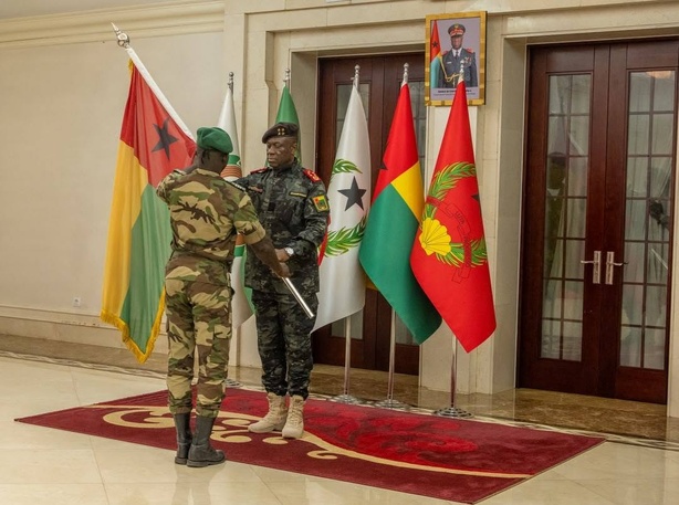 JOJ Dakar 2026 : le président de transition Horta Inta-A remet le drapeau national aux athlètes bissau-guinéens JOJ Dakar 2026 : le président de transition Horta Inta-A remet le drapeau national aux athlètes bissau-guinéens