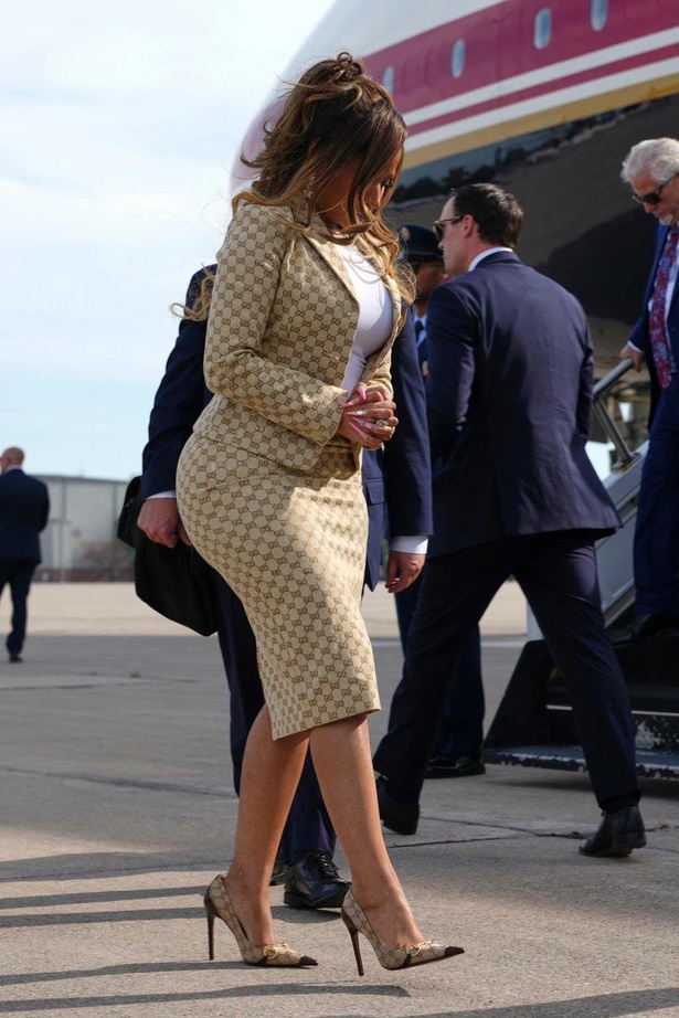 Donald Trump fait des commentaires sur les fesses de Nicki Minaj en plein meeting