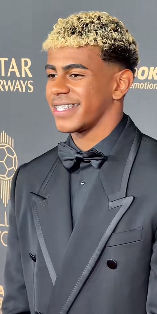 Ballon d’Or 2026 : Lamine Yamal remporte le trophée du meilleur jeune joueur pour la troisième fois consécutive Ballon d’Or 2026 : Lamine Yamal remporte le trophée du meilleur jeune joueur pour la troisième fois consécutive