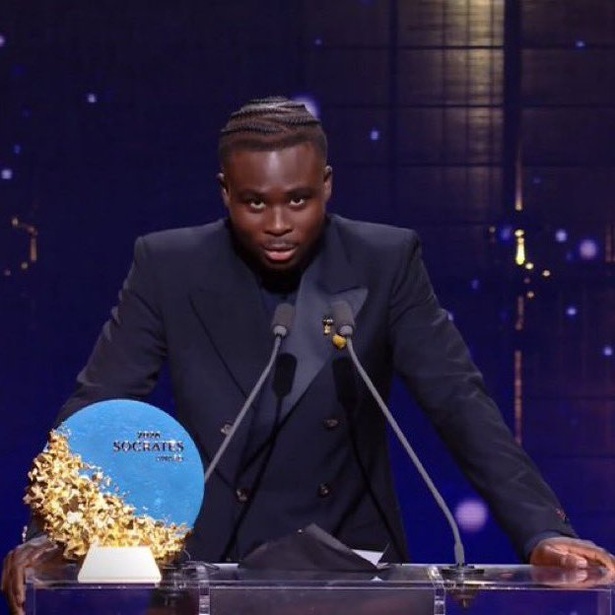 Ballon d'Or 2026 : Bukayo Saka lauréat du prix Socrates pour ses engagements solidaires Ballon d'Or 2026 : Bukayo Saka lauréat du prix Socrates pour ses engagements solidaires