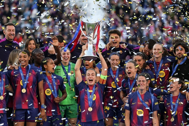 Ballon d’Or 2026 : le FC Barcelone sacré meilleur club féminin après une saison historique Ballon d’Or 2026 : le FC Barcelone sacré meilleur club féminin après une saison historique