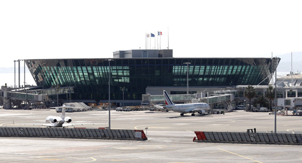 Alerte à la bombe à l’aéroport de Nice. Evacuation en cours