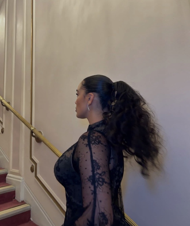 Jorja Smith : qui est cette chanteuse britannique à la voix envoûtante qui a marqué le Ballon d’Or 2026 ?