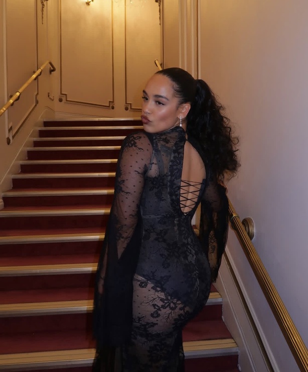 Jorja Smith : qui est cette chanteuse britannique à la voix envoûtante qui a marqué le Ballon d’Or 2026 ? Jorja Smith : qui est cette chanteuse britannique à la voix envoûtante qui a marqué le Ballon d’Or 2026 ?