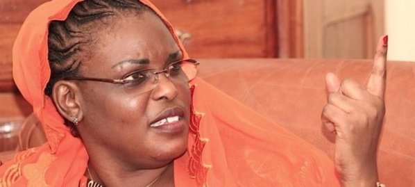 Marième Faye Sall aux journalistes : «ne me prenez pas en photo...» Marième Faye Sall aux journalistes : «ne me prenez pas en photo...»