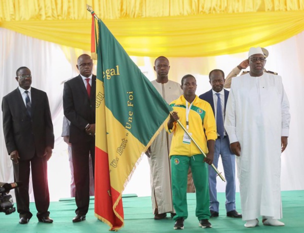 J.O. de Rio: Le président Macky Sall a remis le drapeau J.O. de Rio: Le président Macky Sall a remis le drapeau