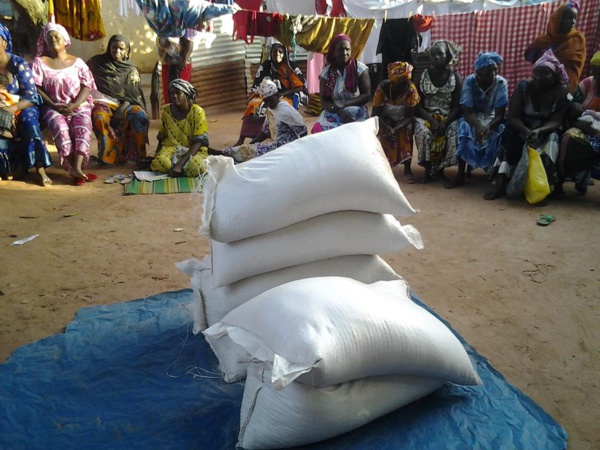 Photos: Dr Ibrahima Mendy distribue des tonnes de semences de riz aux agricultrices de Ziguinchor