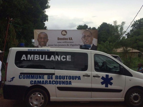 Ziguinchor: L'ambulance de Boutoupa- Camaracounda, heurte un caniveau le jour de sa remise