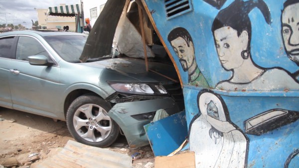 Un enfant de 16 ans au volant d’un véhicule, a terminé sa course dans un salon de coiffure