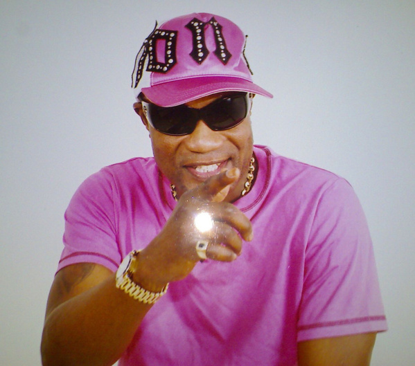 Malgré son arrestation, Koffi Olomidé toujours arrogant Malgré son arrestation, Koffi Olomidé toujours arrogant