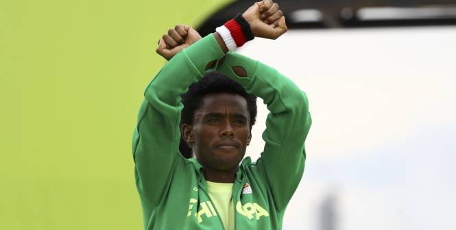 Pour son soutien à l'opposition , Feyisa Lilesa craint : «Je vais peut-être être tué en rentrant en Ethiopie»