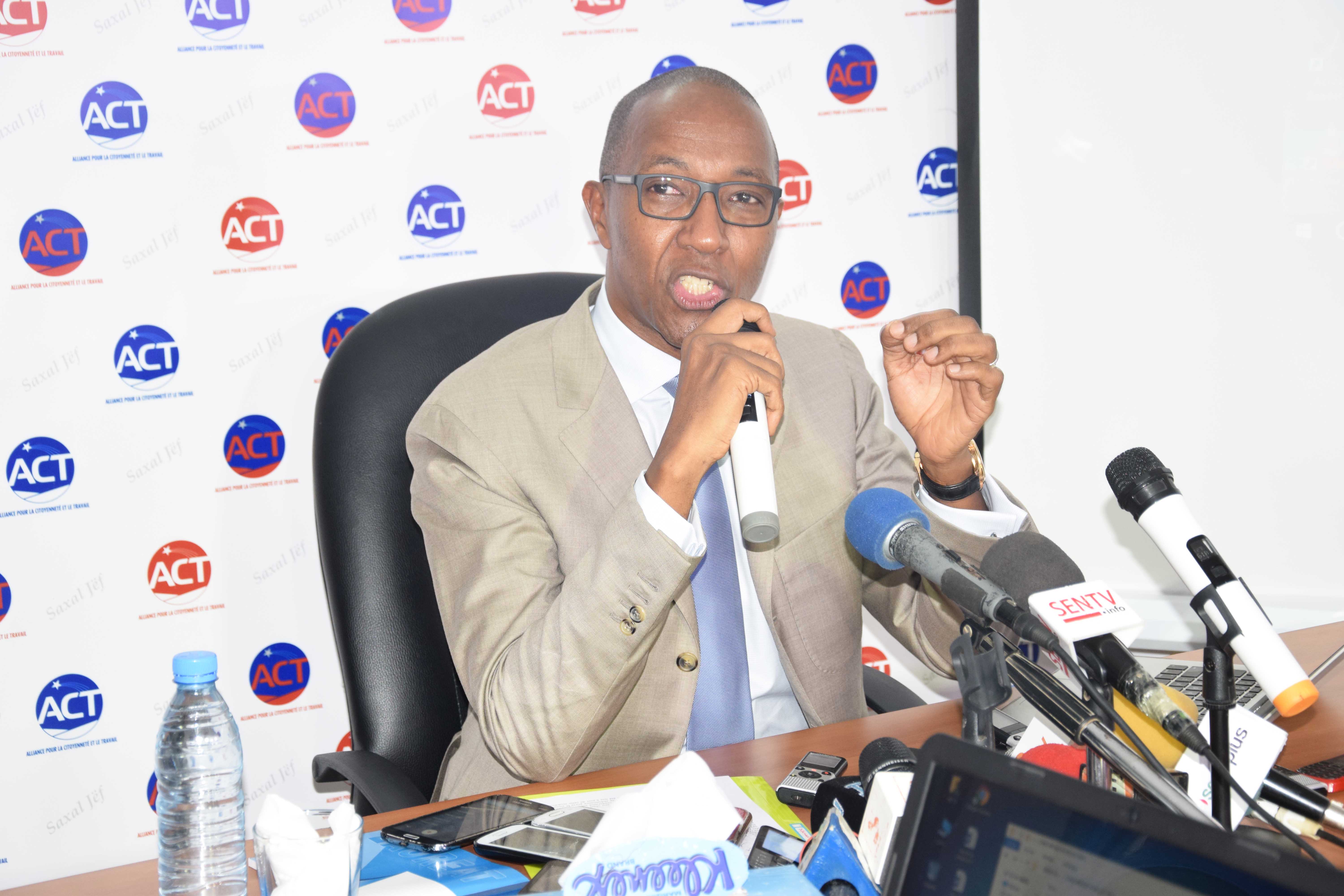 Abdoul Mbaye aux fonctionnaires: « Faites comme Sonko »