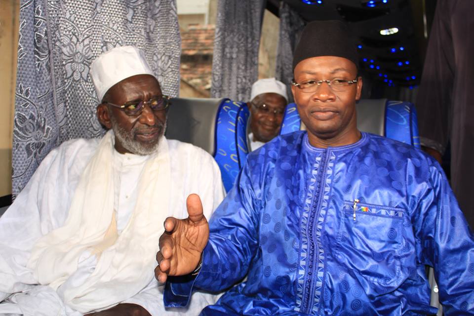 Les 475 bus de Dakar Dem Dikk, présentés au Khalif général de la famille "Oumarienne" 