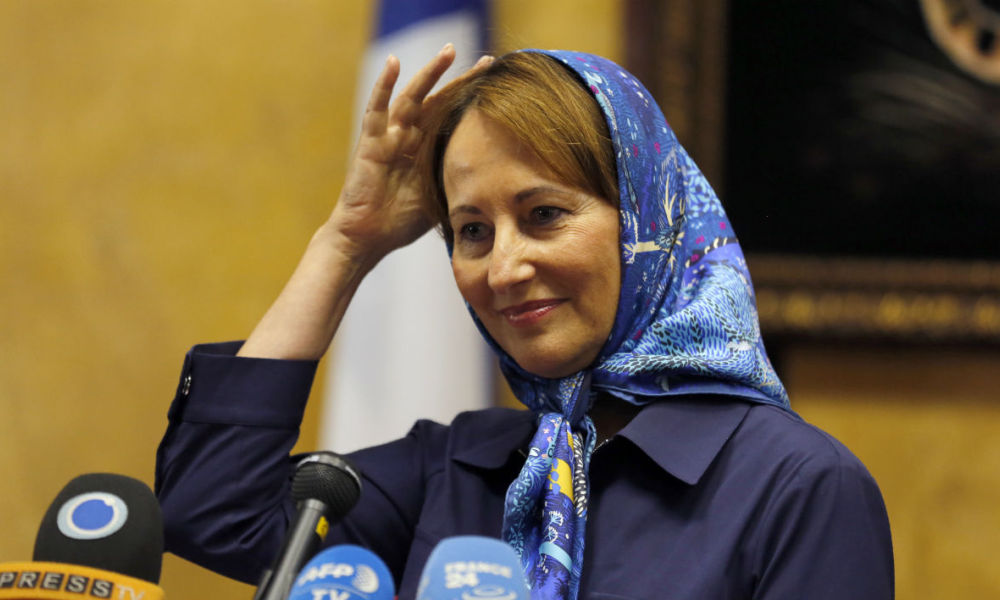 Royal critiquée pour avoir porté le voile lors d'un déplacement en Iran