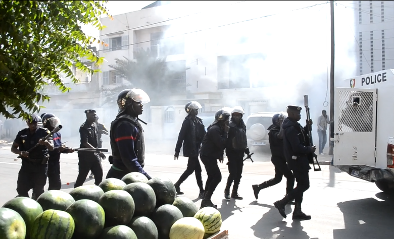 Sur ordre du Palais, la police réprime la manifestation de l'opposition (Vidéo)