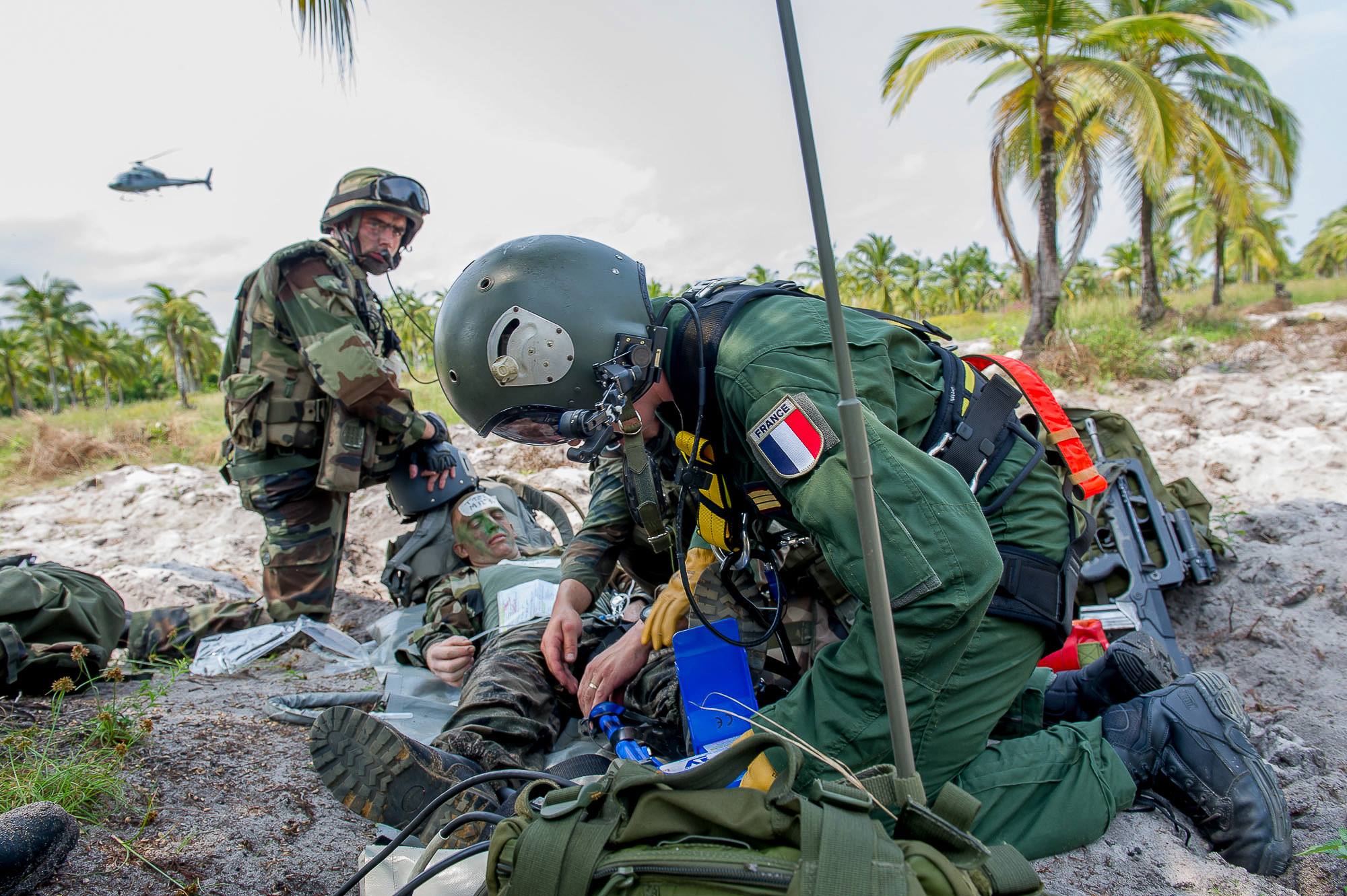 Deux parachutes français et sénégalais ratent leur atterrissage et finissent aux Urgences