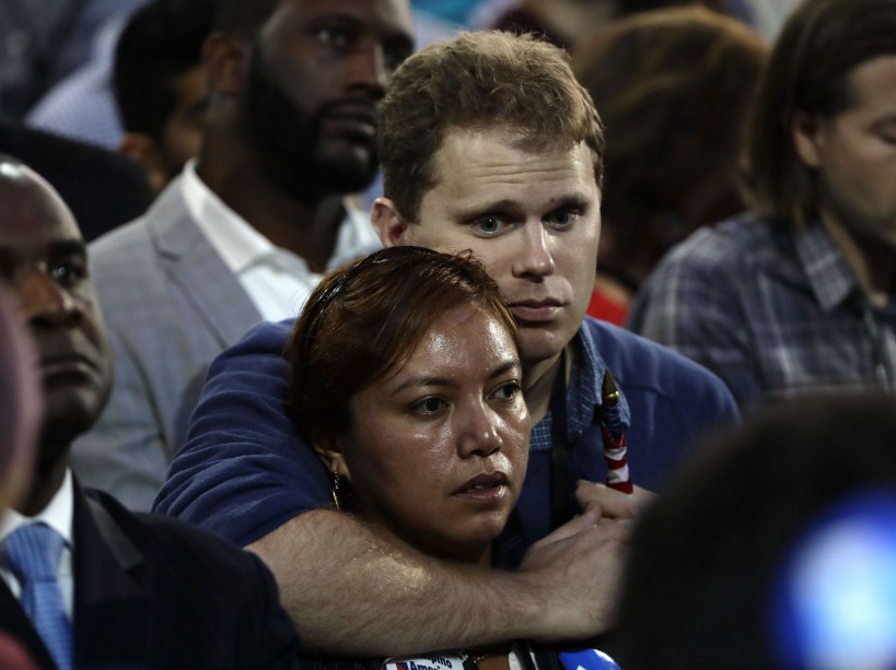 PHOTOS. les démocrates fondent en larmes