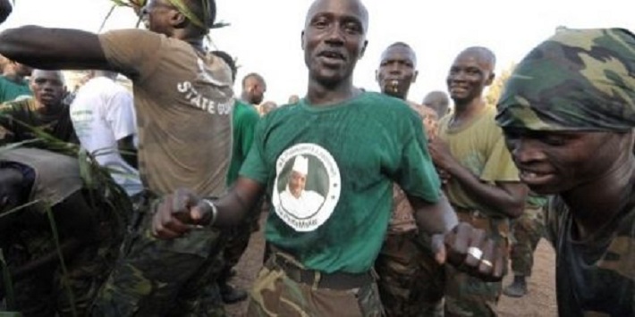 Gambie: l'électricité coupée les frontières fermées... Les militaires dans les rues