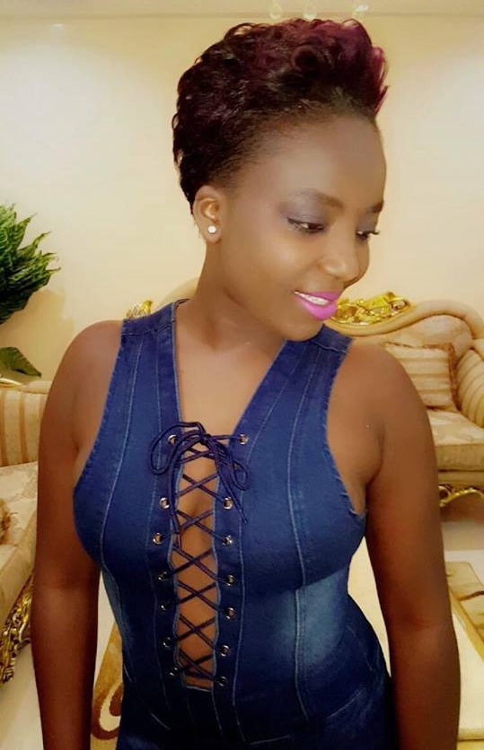 (06 Photos ) Maman de « Un café avec… » plus sexy que jamais