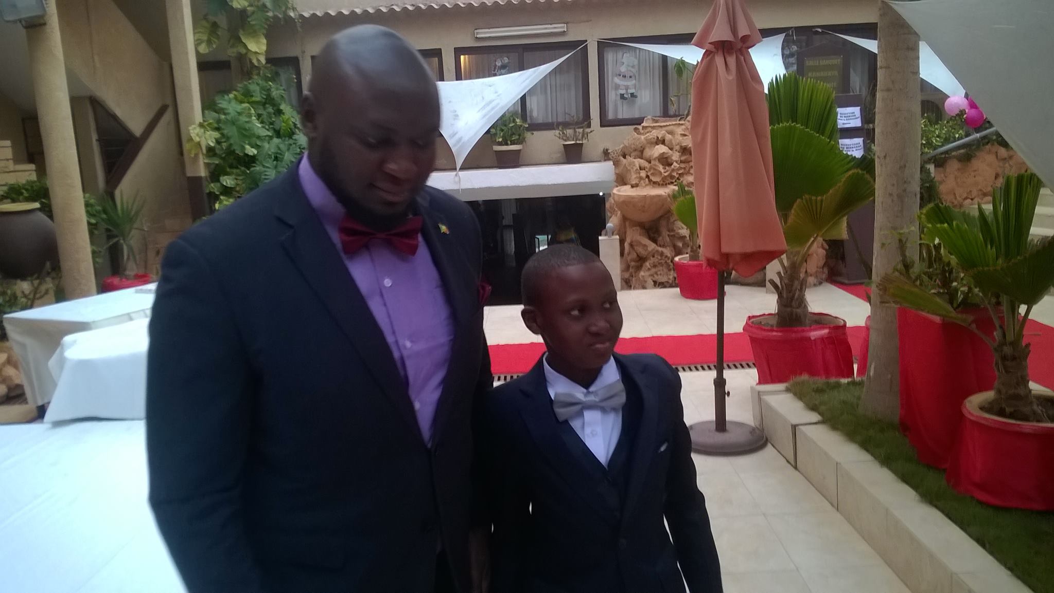 Le patron de l’UJTL, Dr Toussaint Manga célébrant Noël en compagnie de son fils