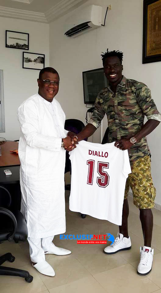 L'ancien joueur du Casa Sports, Laye Diallo offre un cadeau à Baldé