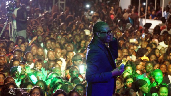 Bousculade geante au Cices: Youssou Ndour chante dans le chaos