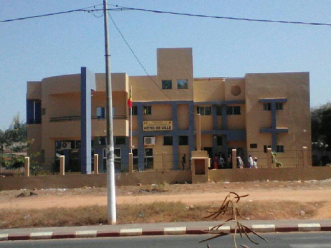 Insolite:  Apres Keita, l'hotel de ville de Bignona transhume vers l'APR