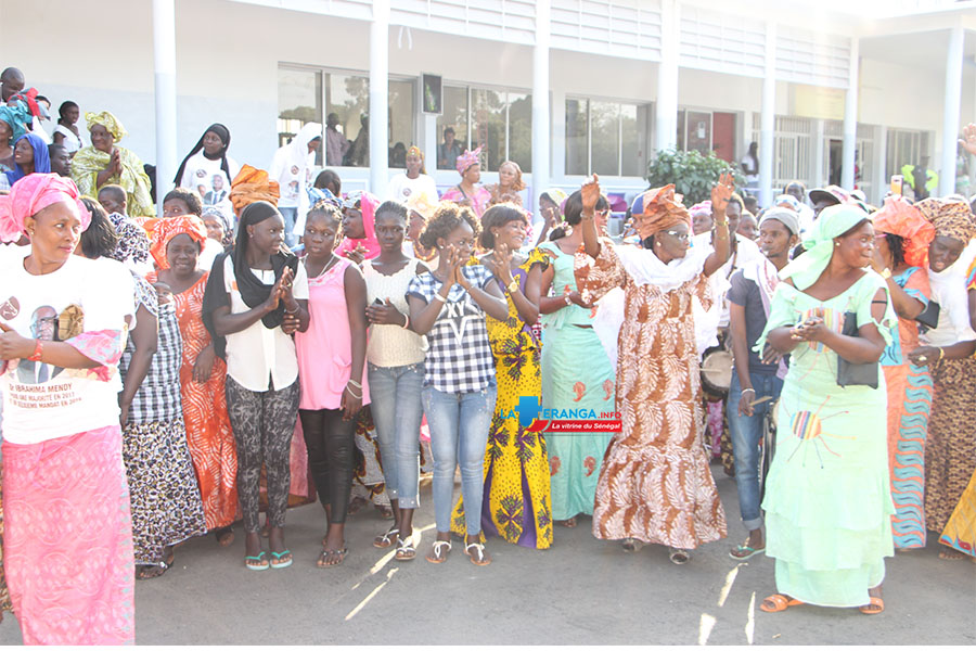 En direct du meeting du mouvement "Macky 17-19"  à Ziguinchor