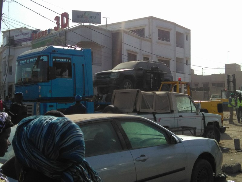 Dernière minute: les bulldozers de Barthélémy Dias, délogent les mécaniciens de Mermoz