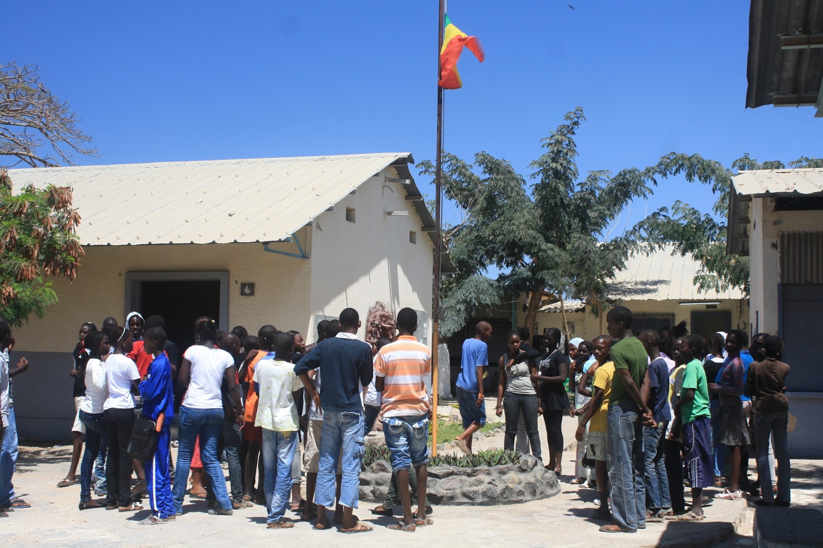 En voulant nous démentir, un principal "massacre" la langue Française 