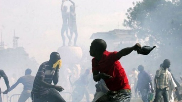 Dernière minute : Des jeunes de la Médina manifestent leur mécontentement sur la rue 6 et à Tilène