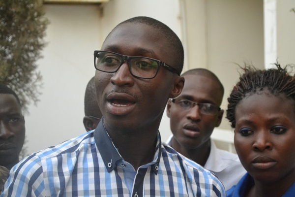  Les jeunes de Bokk Gis Gis invitent ses militants à la manifestation de Y'en a marre